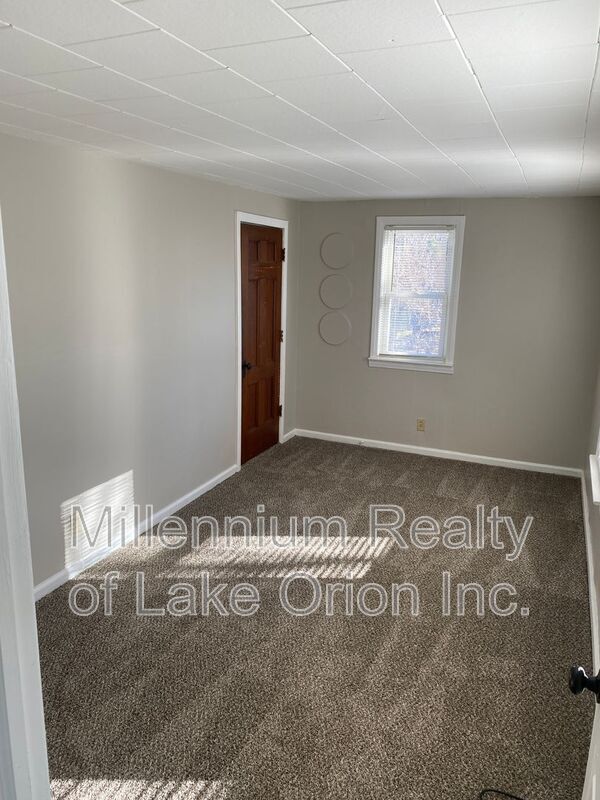 Building Photo - 67 Bentley St