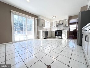 Building Photo - 2 W High Ridge Rd