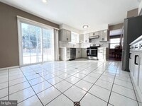 Building Photo - 2 W High Ridge Rd