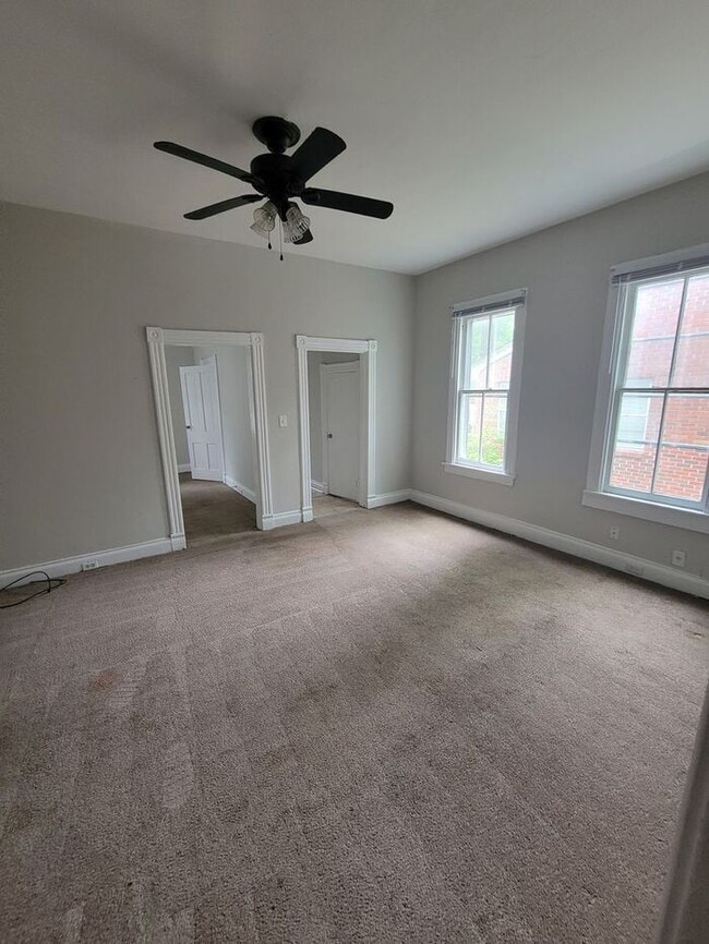 Building Photo - Cute Three Bedroom One and a Half Bath  Duplex in Historic Port Norfolk