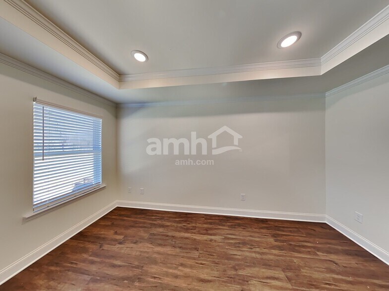 Building Photo - 110 Pecan Dr