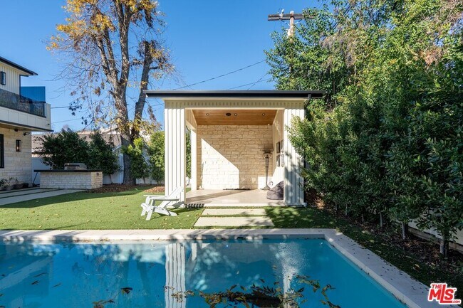 Building Photo - 4708 Noble Ave