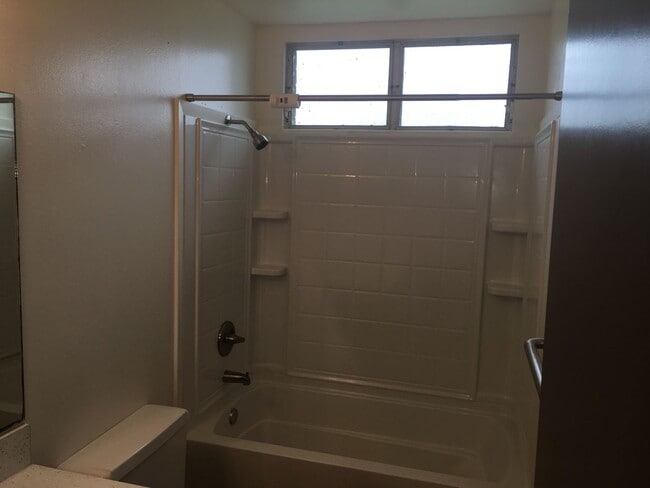 Building Photo - Nice 3BR/1BA in lower Kaumana