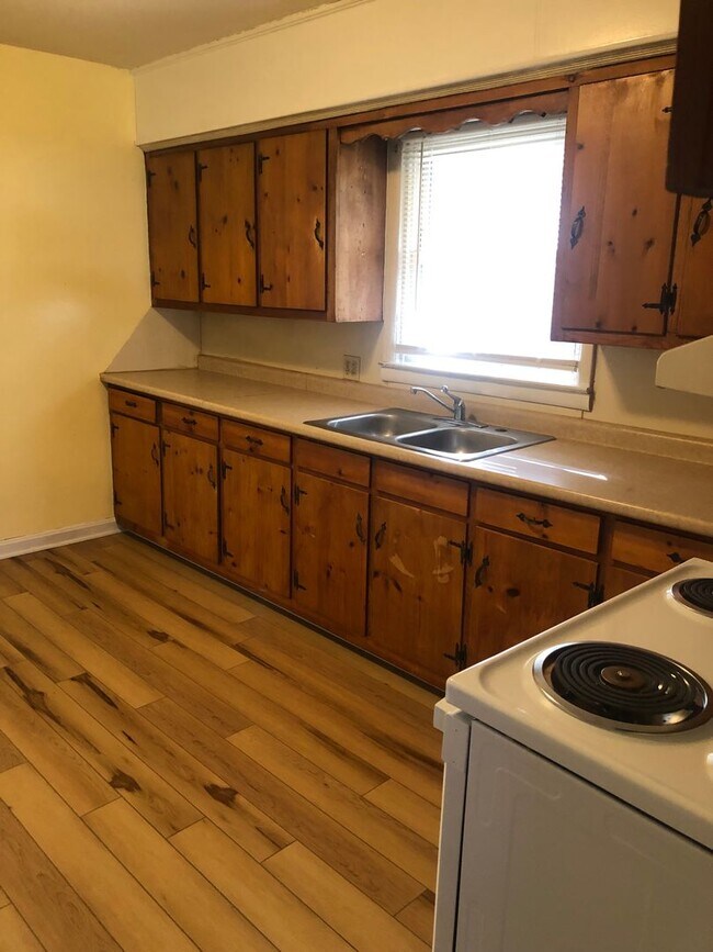 Building Photo - 3 Bedroom House Murray City Limits