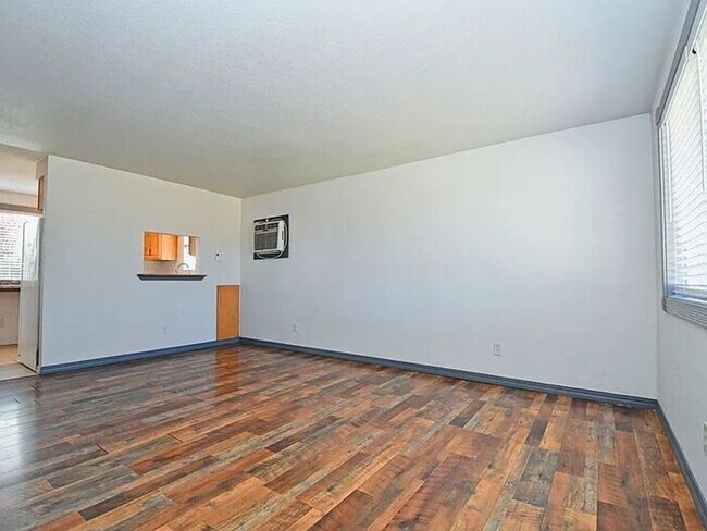 Building Photo - 2 bed 1 bath in Stead - AVAILABLE 6/1!