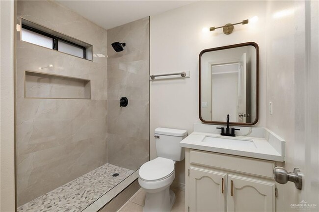 Building Photo - 13 Shasta Ave