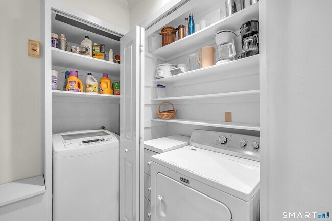 Building Photo - 71 Beach Ave