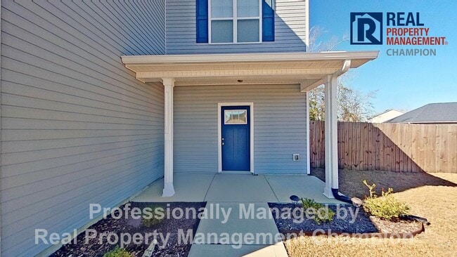 Building Photo - Spacious Home with Fenced Back Yard Convenient to Camp Lejeune