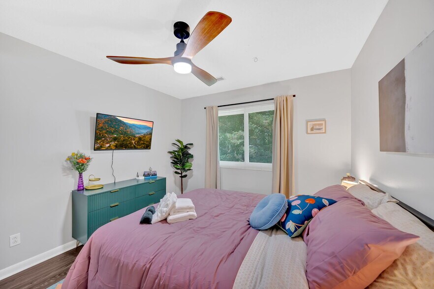 Building Photo - 7540 Chatham Cir