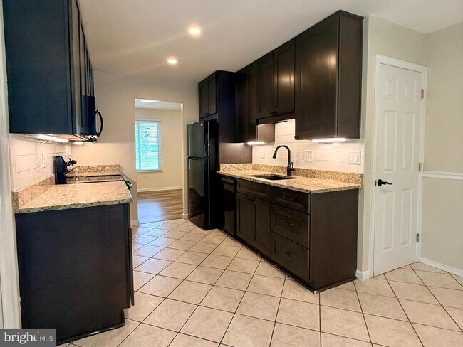 Building Photo - 8487 Inspiration Ave
