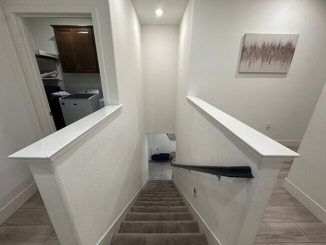 Building Photo - Available Soon!! Gorgeous 5 Bedroom in Elk Grove!!