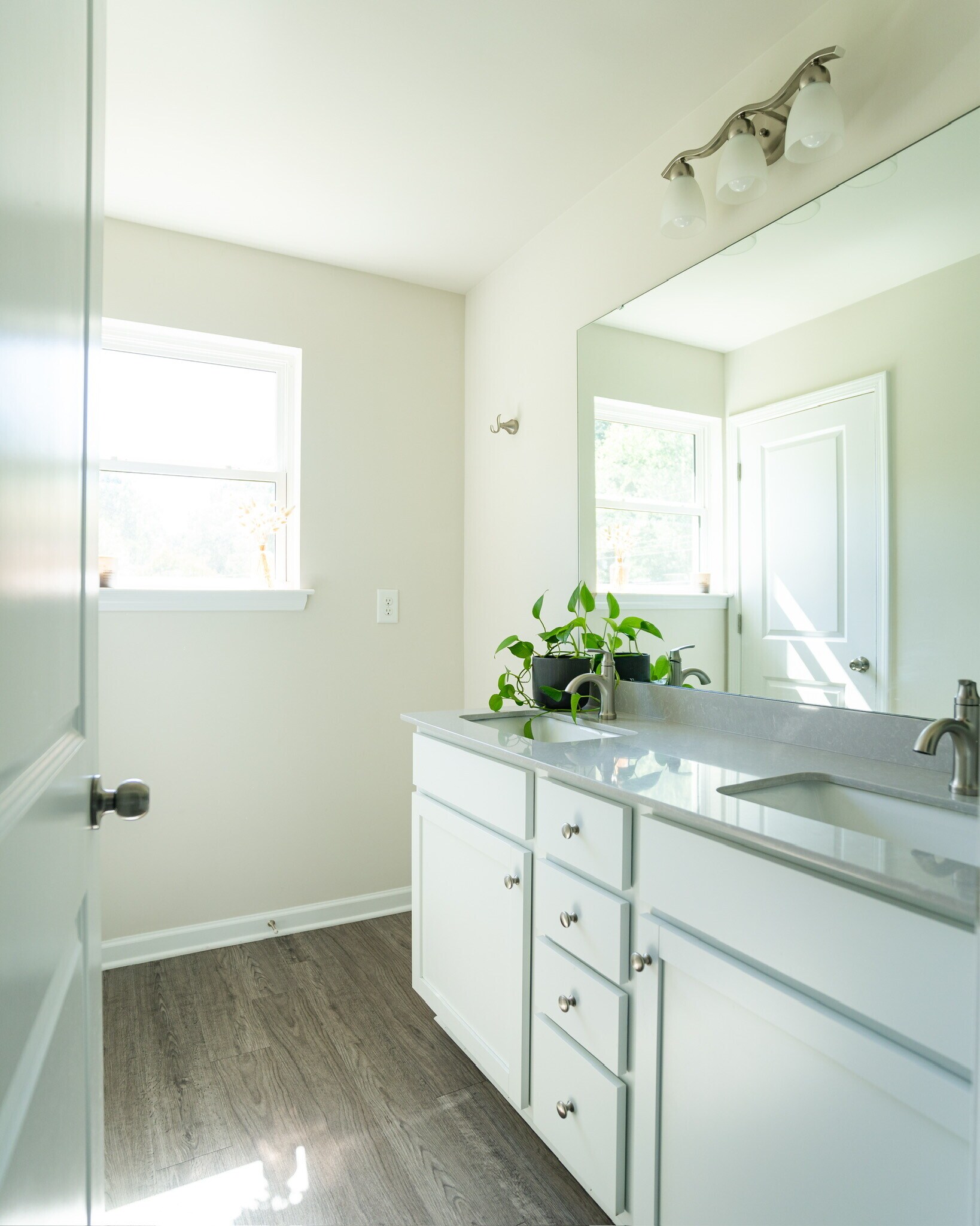 Building Photo - 6121 King George Dr