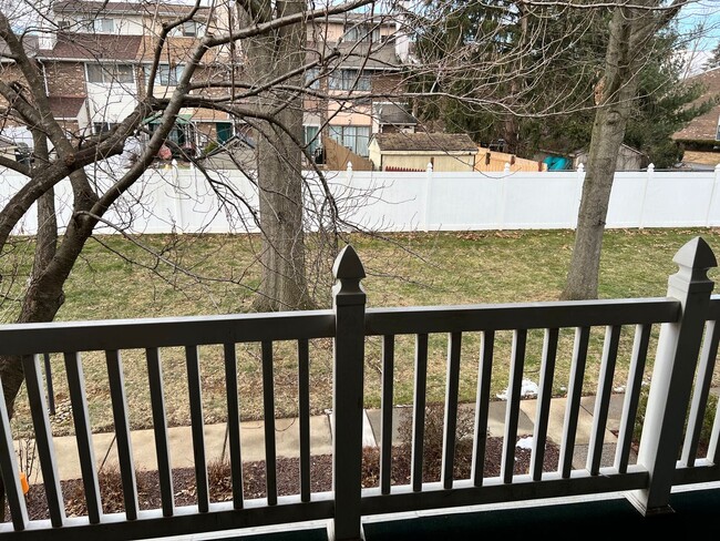 Building Photo - Recently updated Berkshire Estates Condo