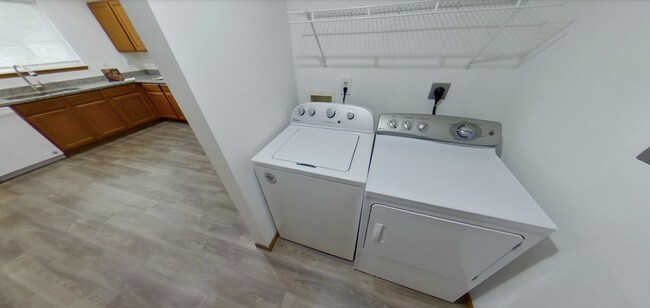 Building Photo - 3D Tour Available - Washer & Dryer In Unit...