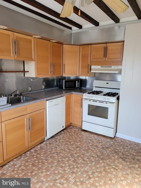 Building Photo - 308 Ash St