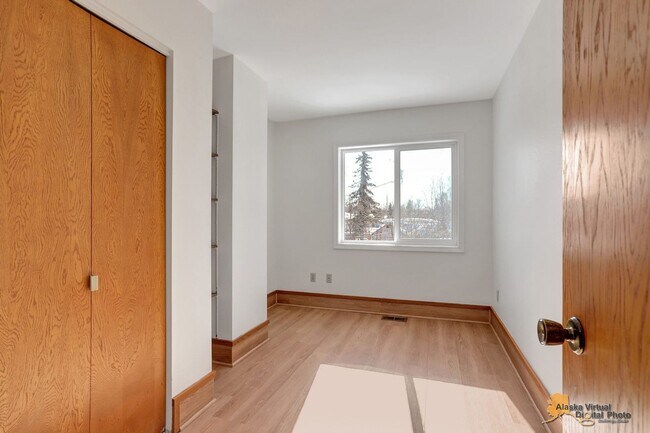 Building Photo - 2606 W 30th Ave