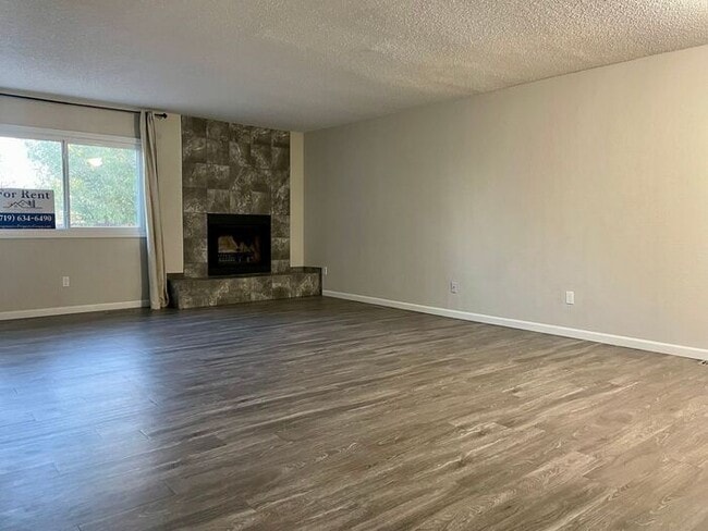 Building Photo - Spacious 3-bedroom, 2.5-bathroom Townhome