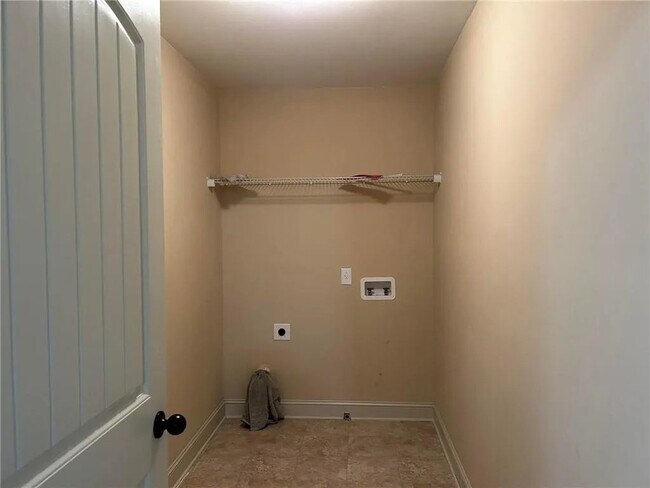 Building Photo - 698 Channel Ln