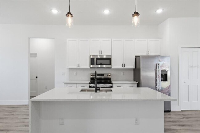 Building Photo - 2600 SW 146th Pl Rd