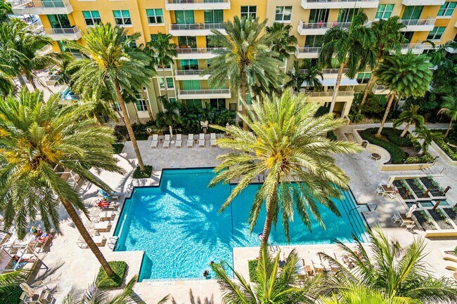 Building Photo - 700 E Boynton Beach Blvd