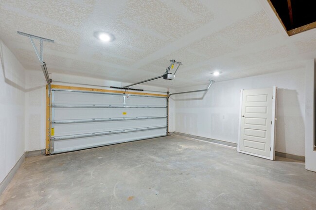 Building Photo - Home in Redstone Commons