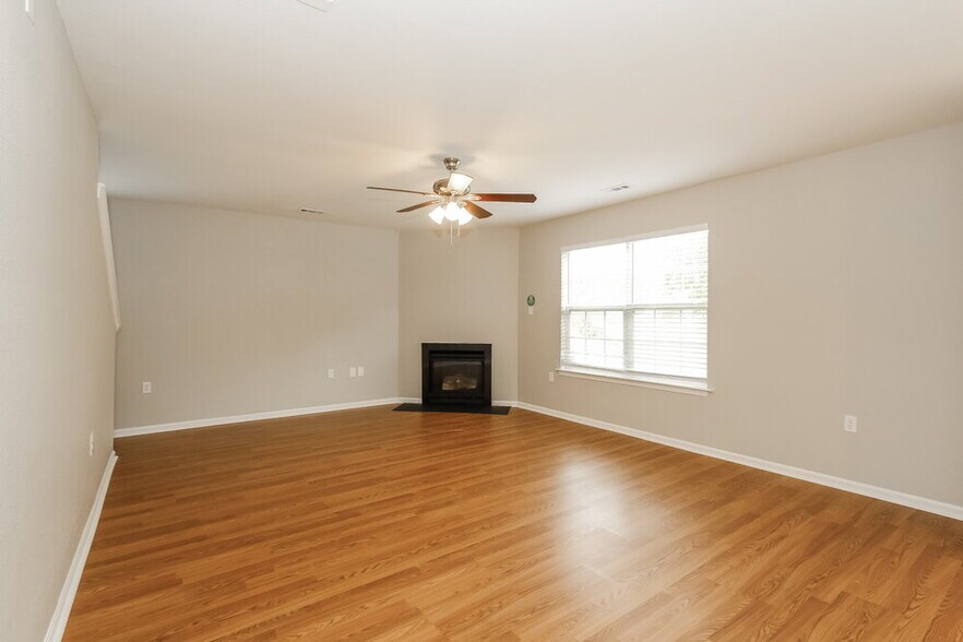 Building Photo - 8525 Emerald Fern Way