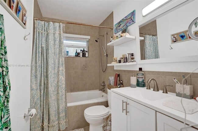 Building Photo - 307 SW 11th Ct