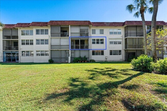 Building Photo - 811 S Hollybrook Dr