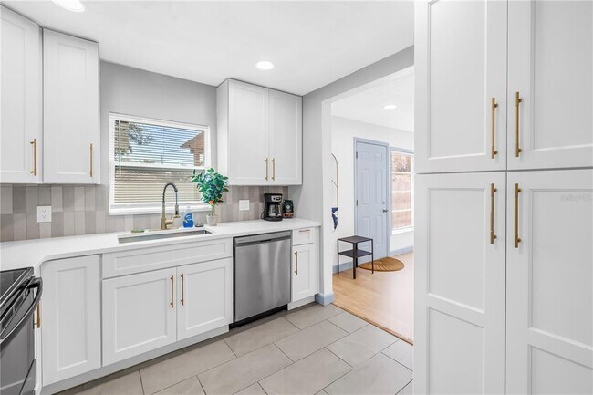 Building Photo - 450 47th St S