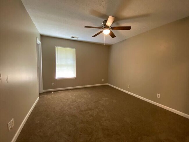 Building Photo - Beautiful Renovated House in North Nashville - Fenced in Yard!