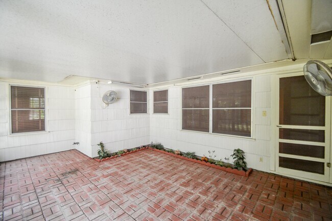 Building Photo - 3018 Conway St