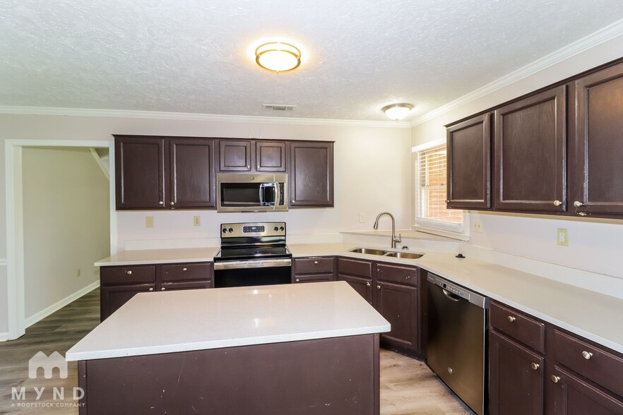 Building Photo - 8994 Fletcher Park Cir N