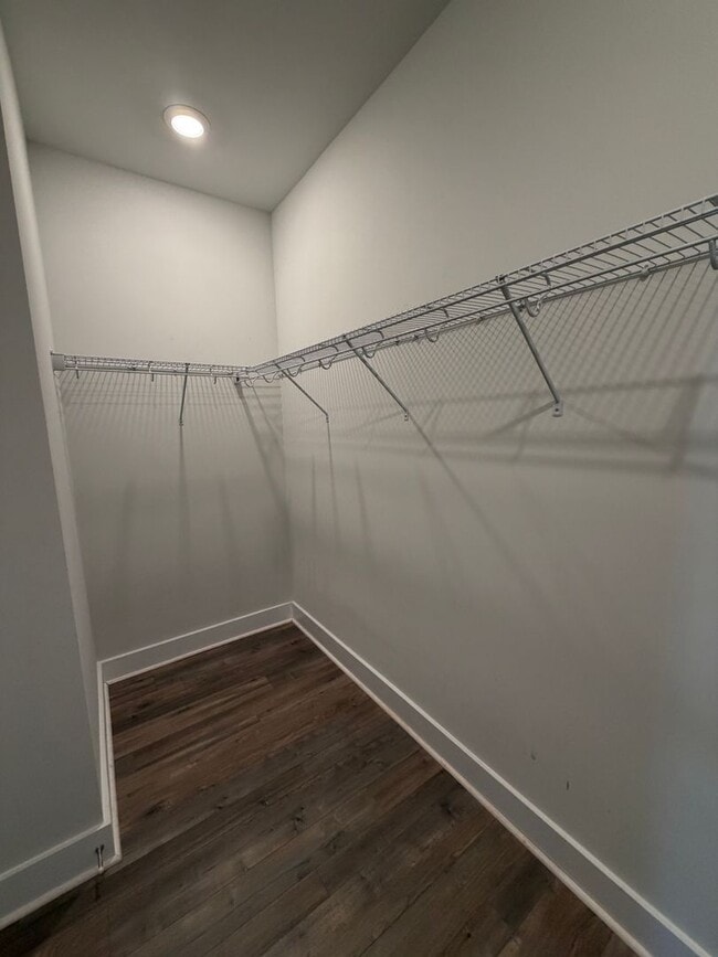 Building Photo - Midtown Townhouse