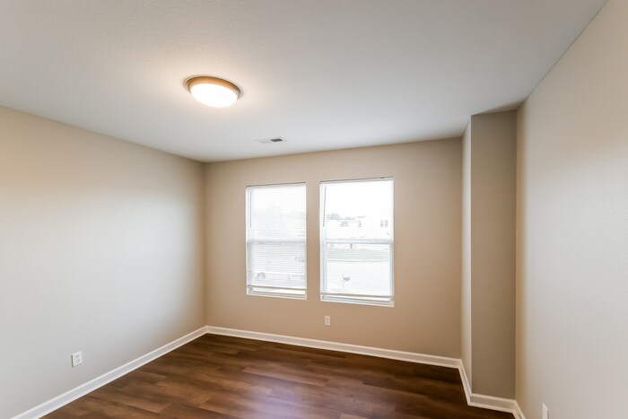 Building Photo - 146 Farmington Dr