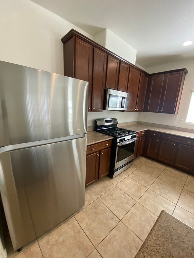 Building Photo - Spacious Single Story 3- Bedroom Home!
