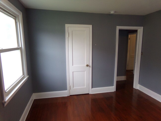 Building Photo - 2 BR Coming Soon in Colonial Heights! VIEW...