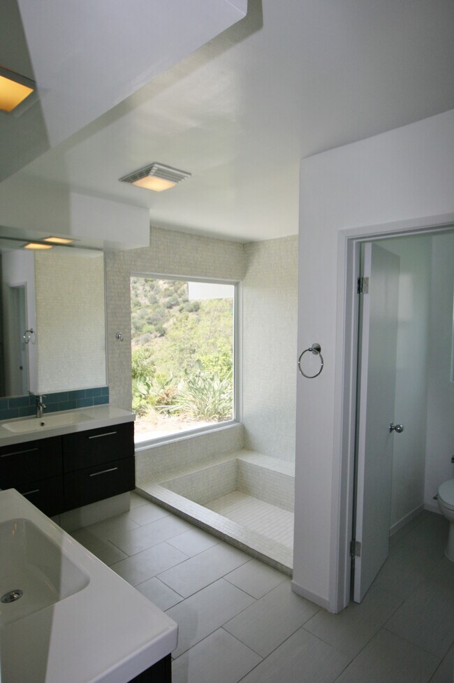 Master Bath with Roman Tub, Shower - 2657 Zorada Dr