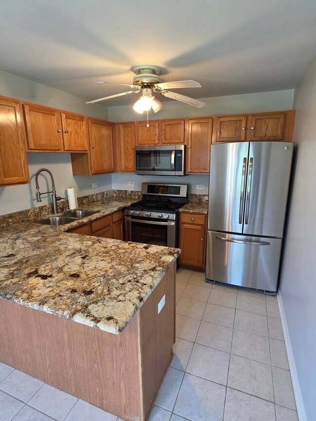 Building Photo - 408 Woodview Cir