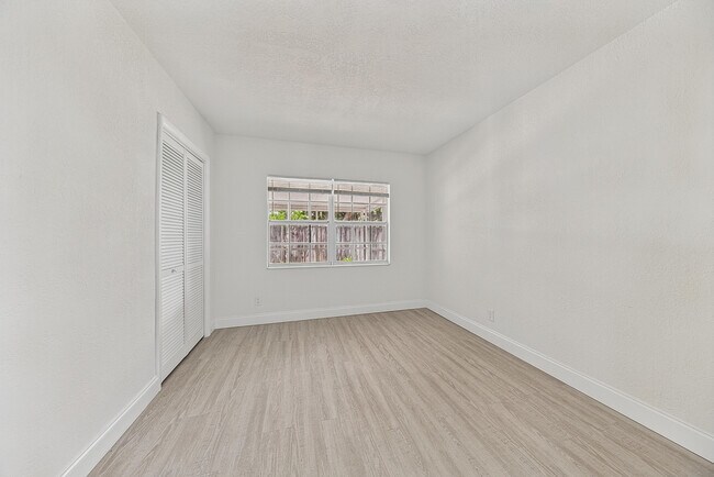 Building Photo - 317 SW 19th St