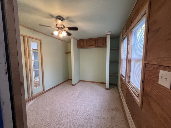 Building Photo - 2040 Cambridge Ave