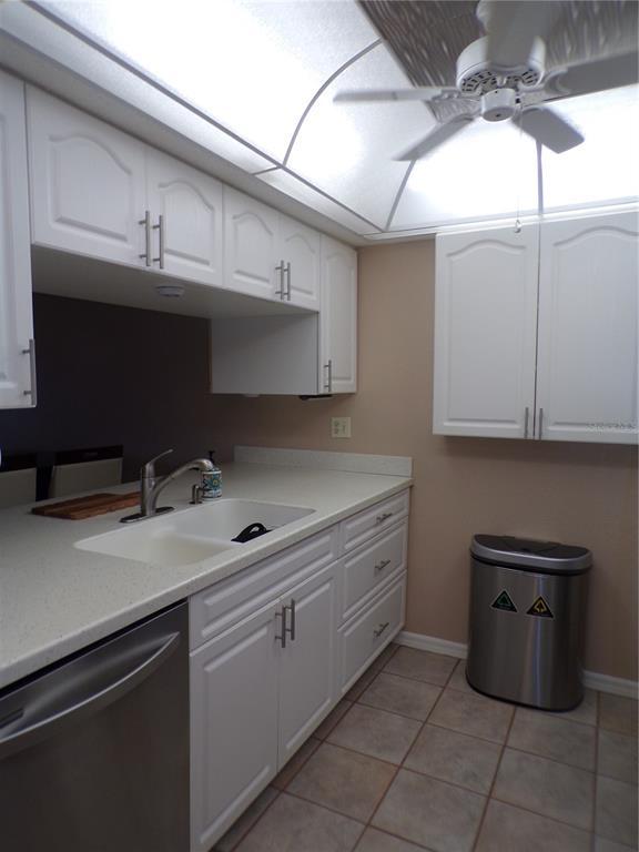 Building Photo - 4016 Oakview Dr