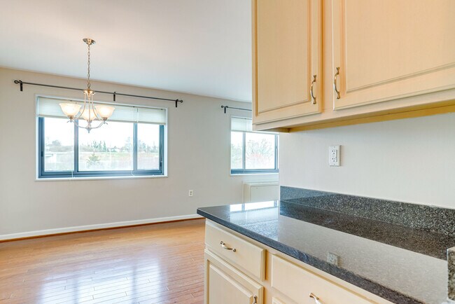 Building Photo - 1300 S Arlington Ridge Rd