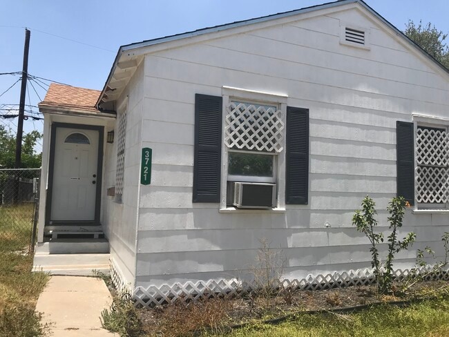 Building Photo - 3721 Bertram St