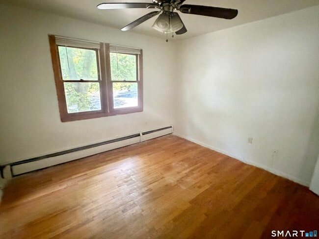 Building Photo - 69 Oak Ridge Dr
