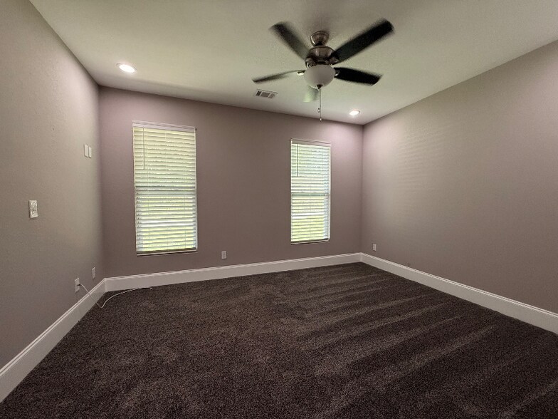 Building Photo - 415 Autumn Ridge Dr