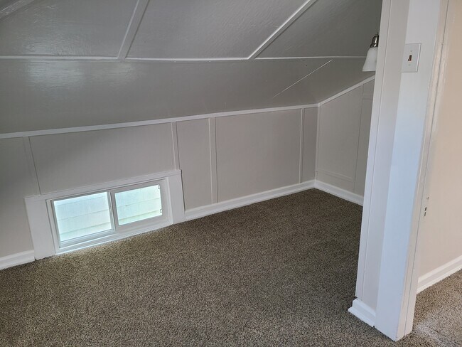 Building Photo - Ennis Properties