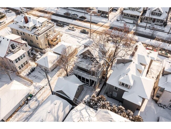 Building Photo - 1712 W 31st St