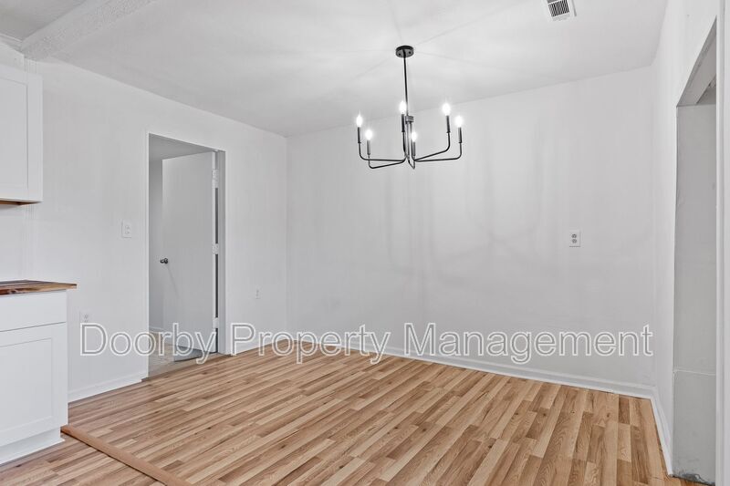 Building Photo - 841 Kay Cir