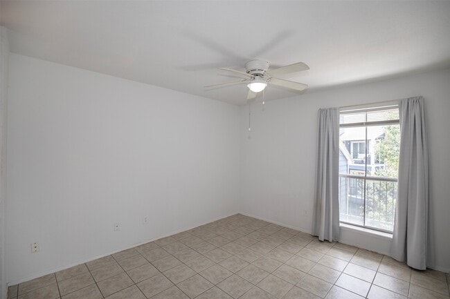 Building Photo - 18511 Egret Bay Blvd