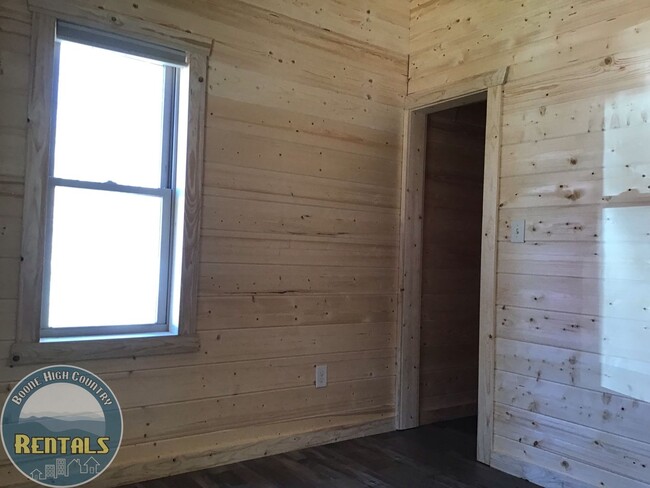 Building Photo - Beautiful 1bd Cabin In Trade, Tennessee